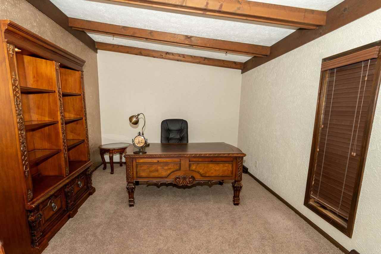 12144 Pennyroyal Ln - Photo 4 of 40