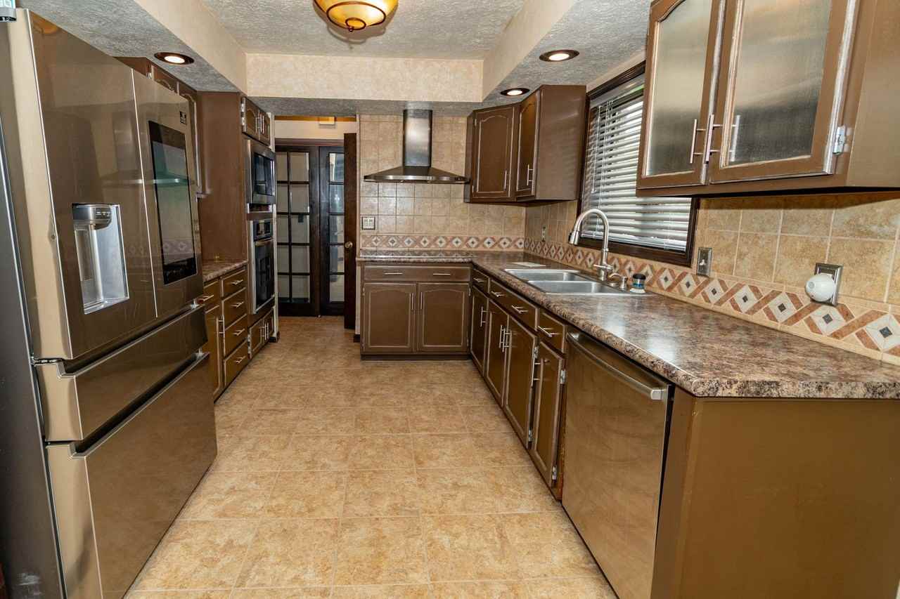 12144 Pennyroyal Ln - Photo 7 of 40