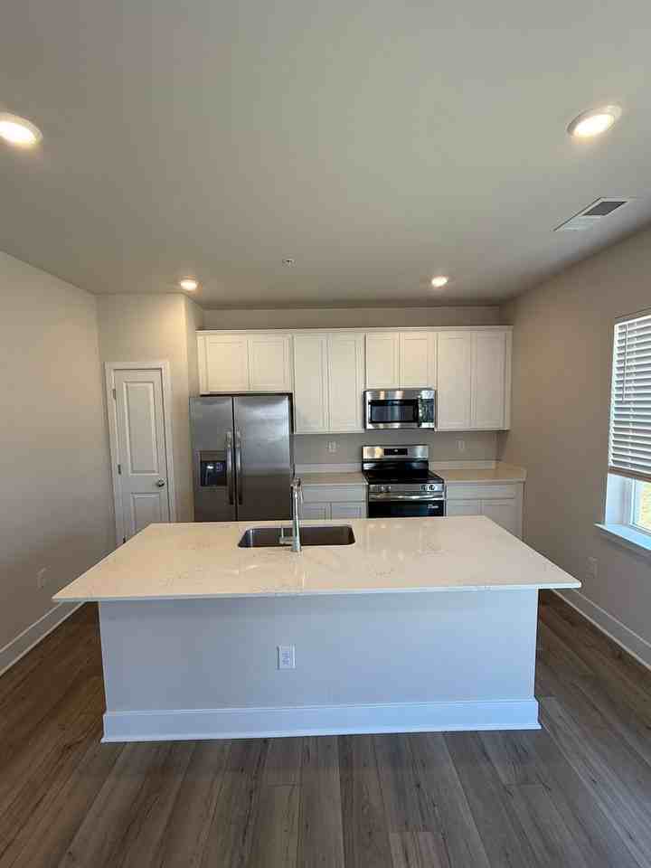 1670 Lake Placid Dr - Photo 4 of 30