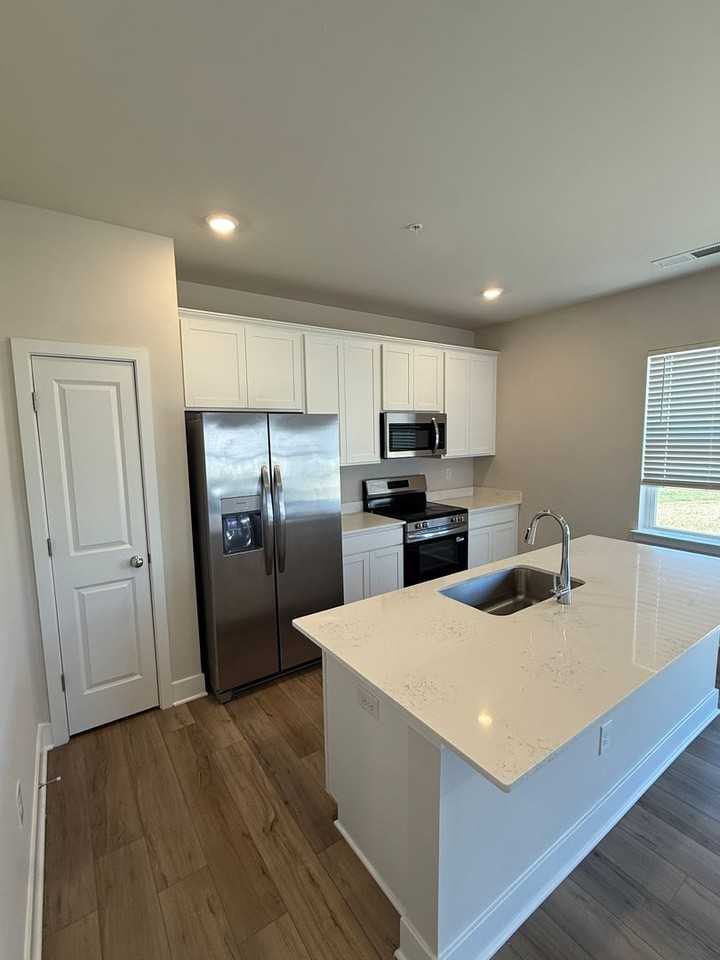 1670 Lake Placid Dr - Photo 5 of 30