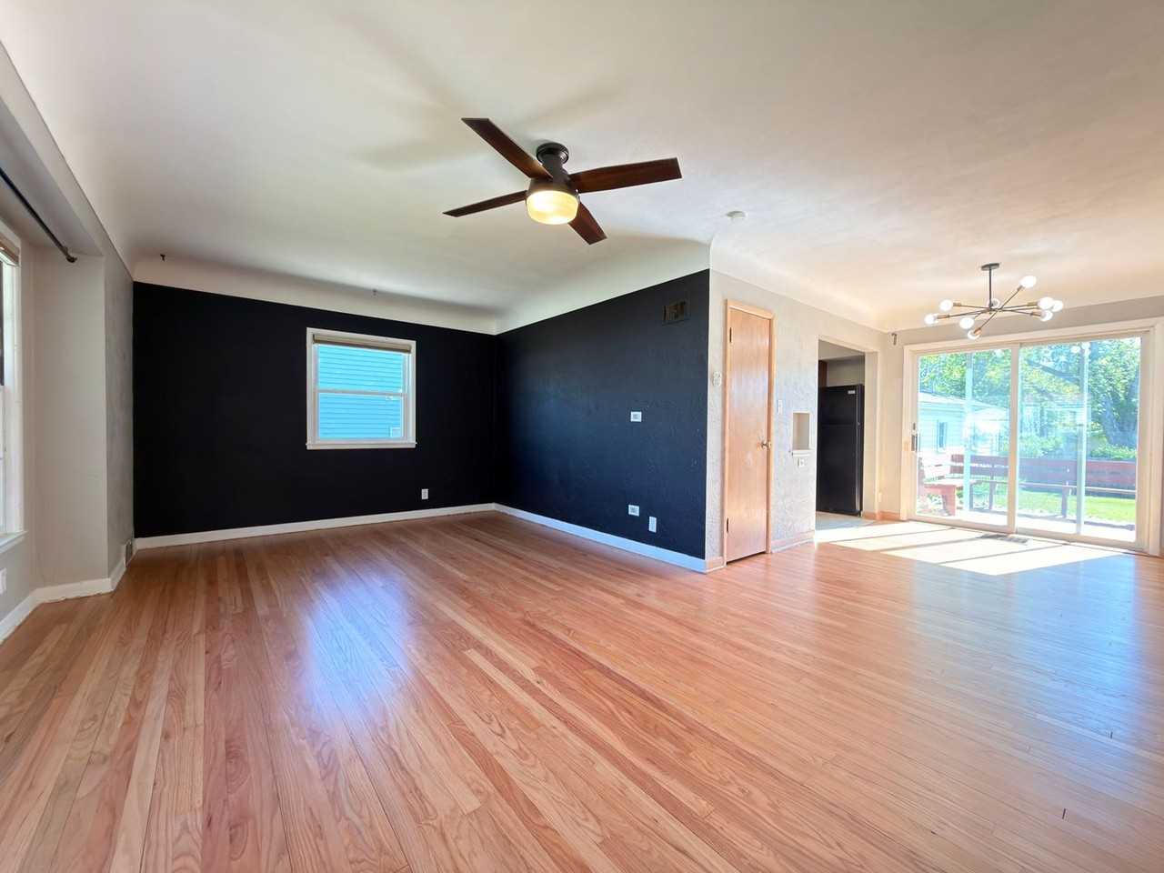 1044 20th St Se - Photo 4 of 19