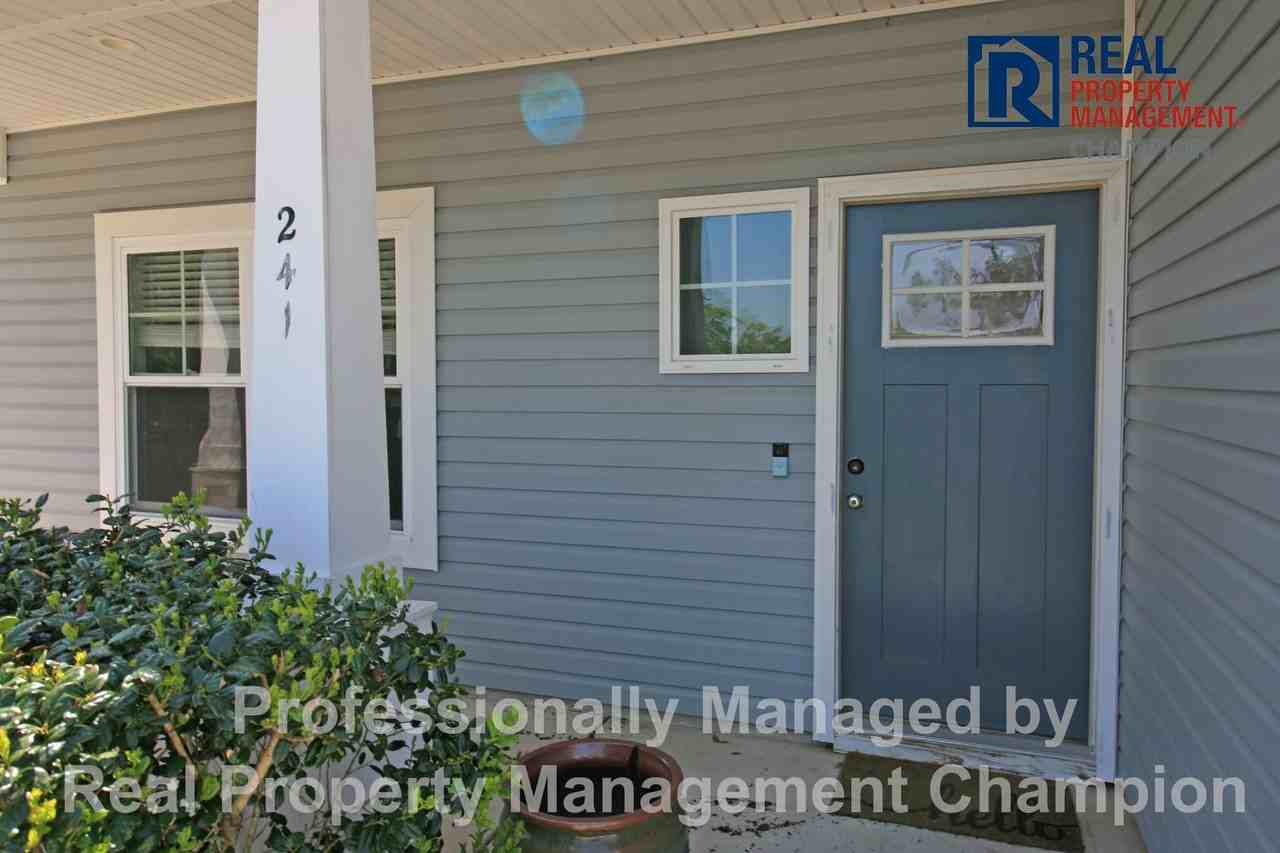 241 E Ivybridge Dr - Photo 2 of 28