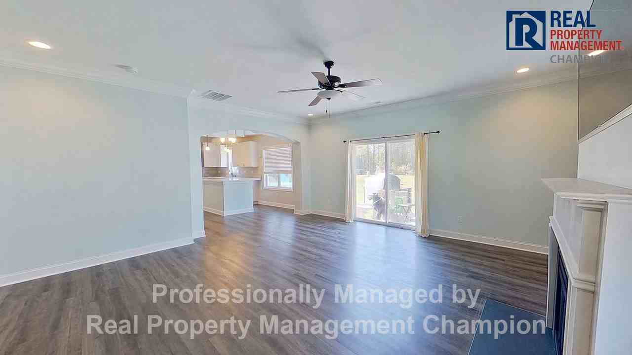 241 E Ivybridge Dr - Photo 3 of 28