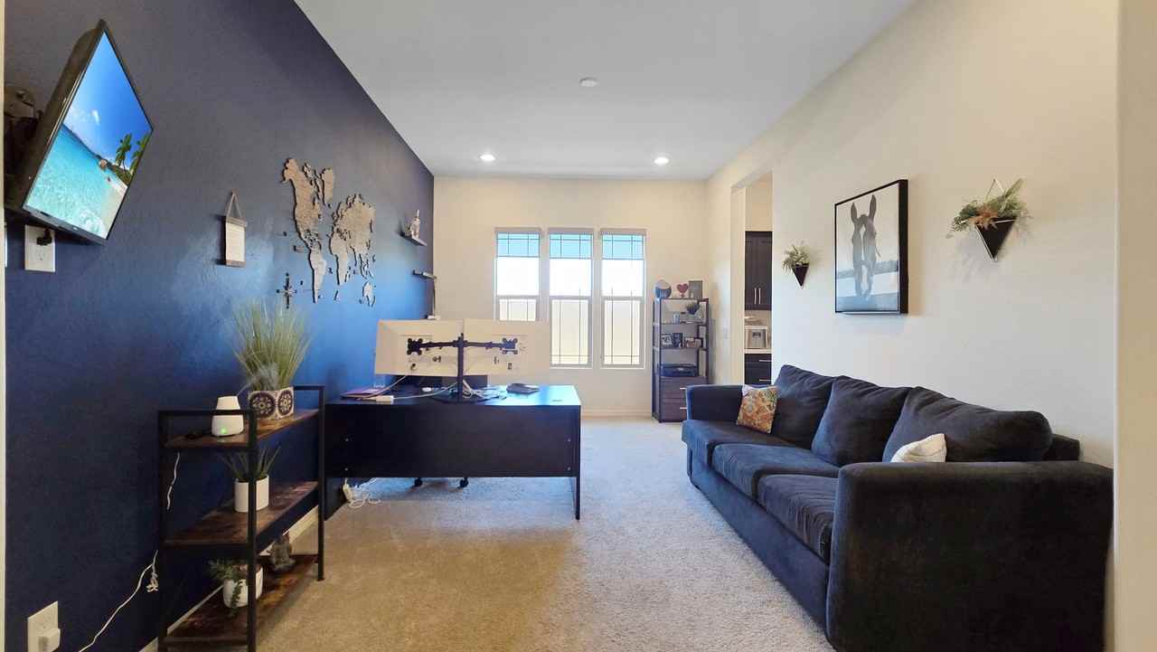 10520 S 182nd Ave - Photo 5 of 50