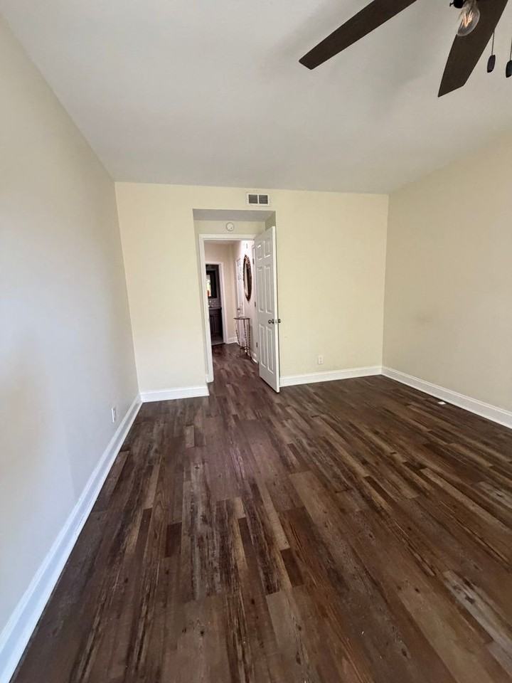 509 11th St - Photo 5 of 12