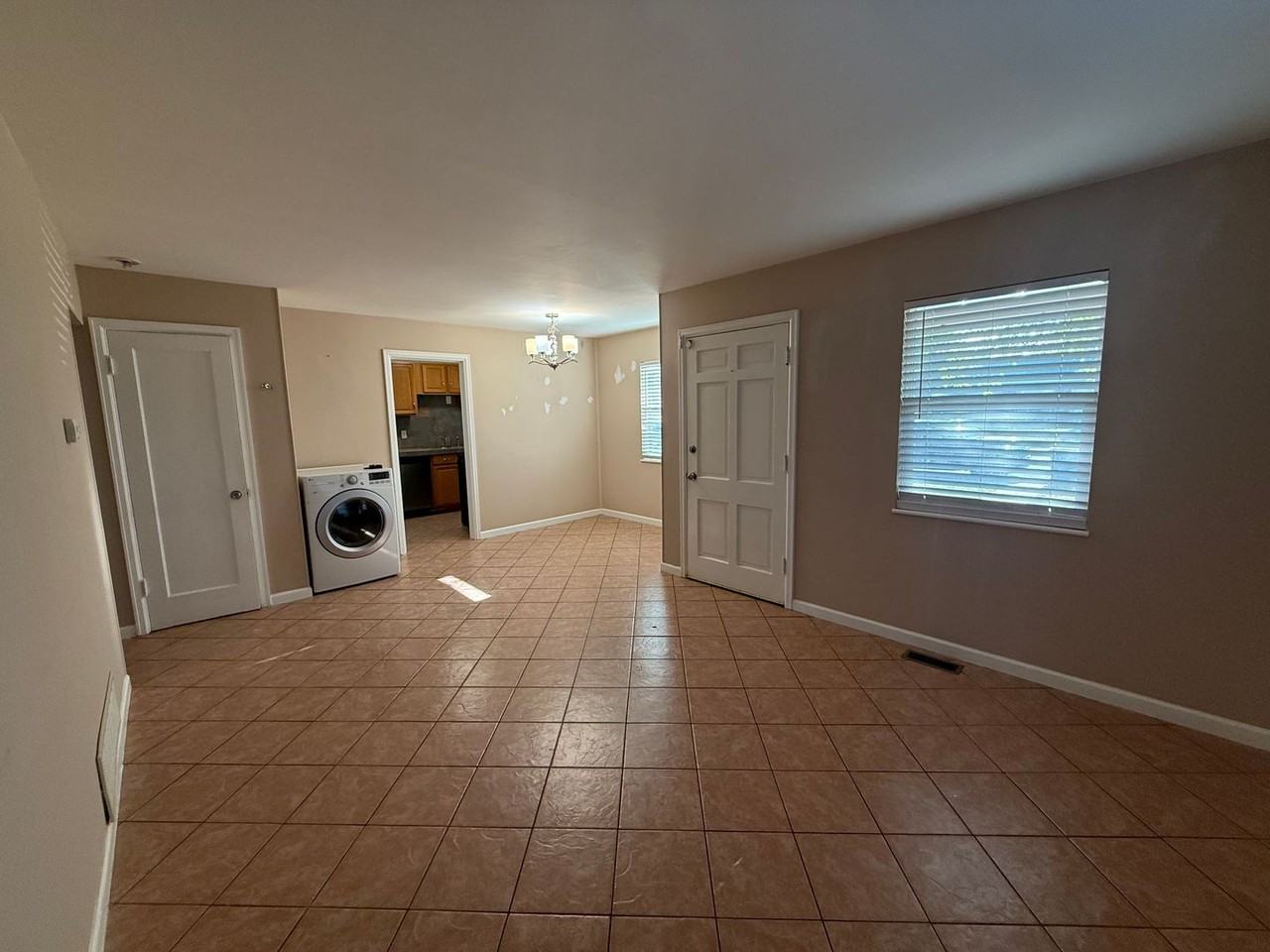 1349 Kenton St - Photo 5 of 22