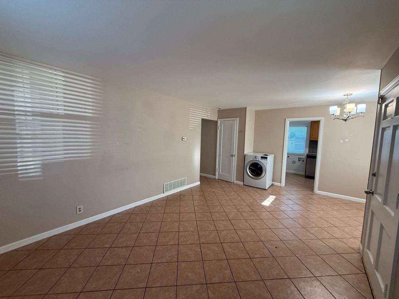 1349 Kenton St - Photo 6 of 22