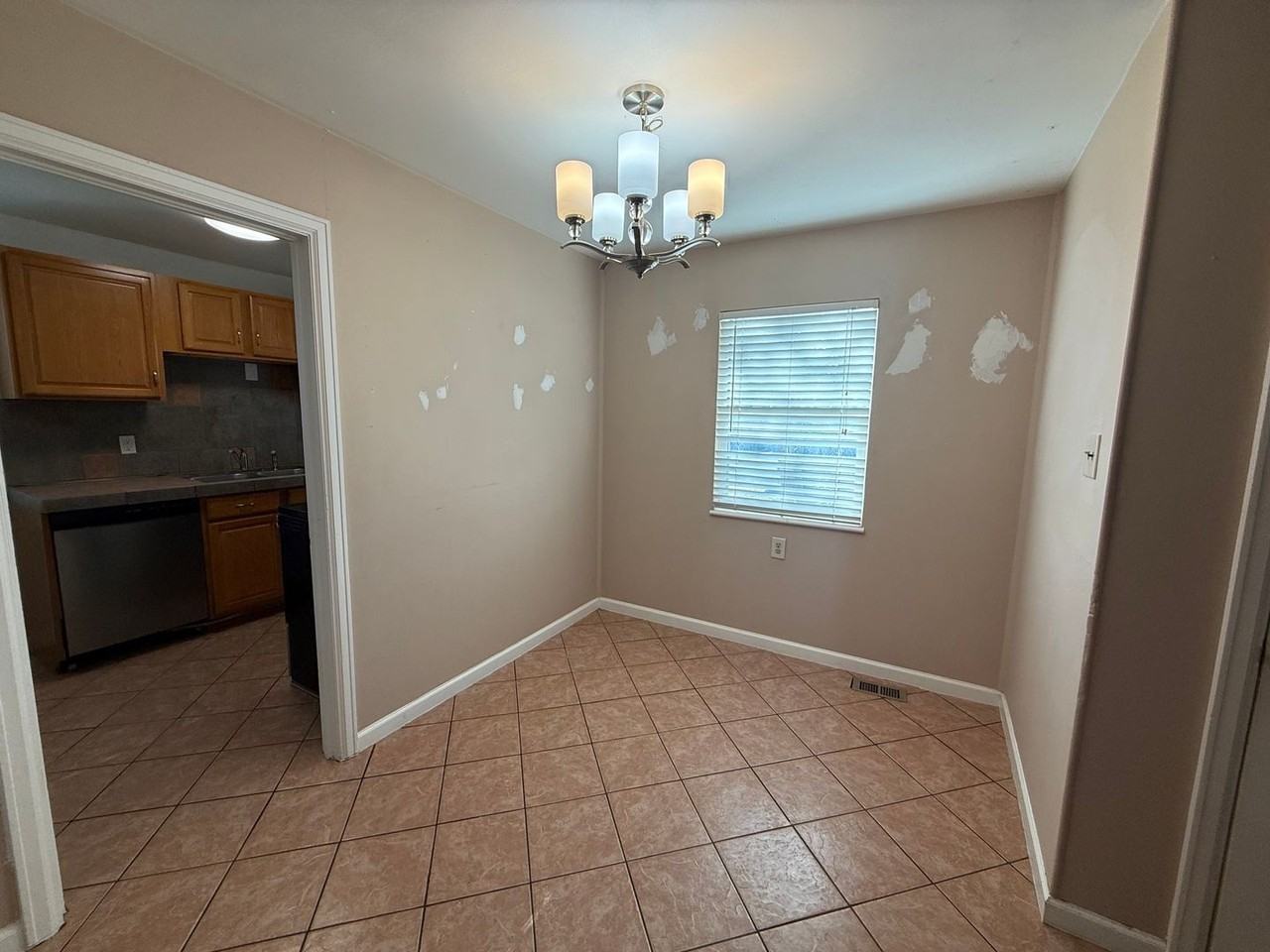 1349 Kenton St - Photo 7 of 22