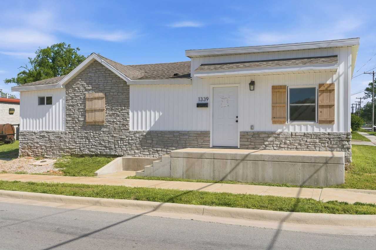 1339 E Division St - Photo 2 of 25
