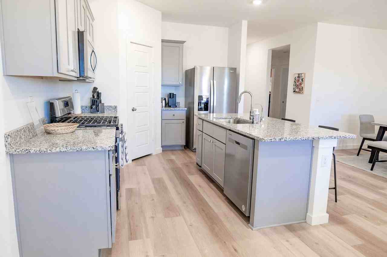 215 14th St - Photo 4 of 21