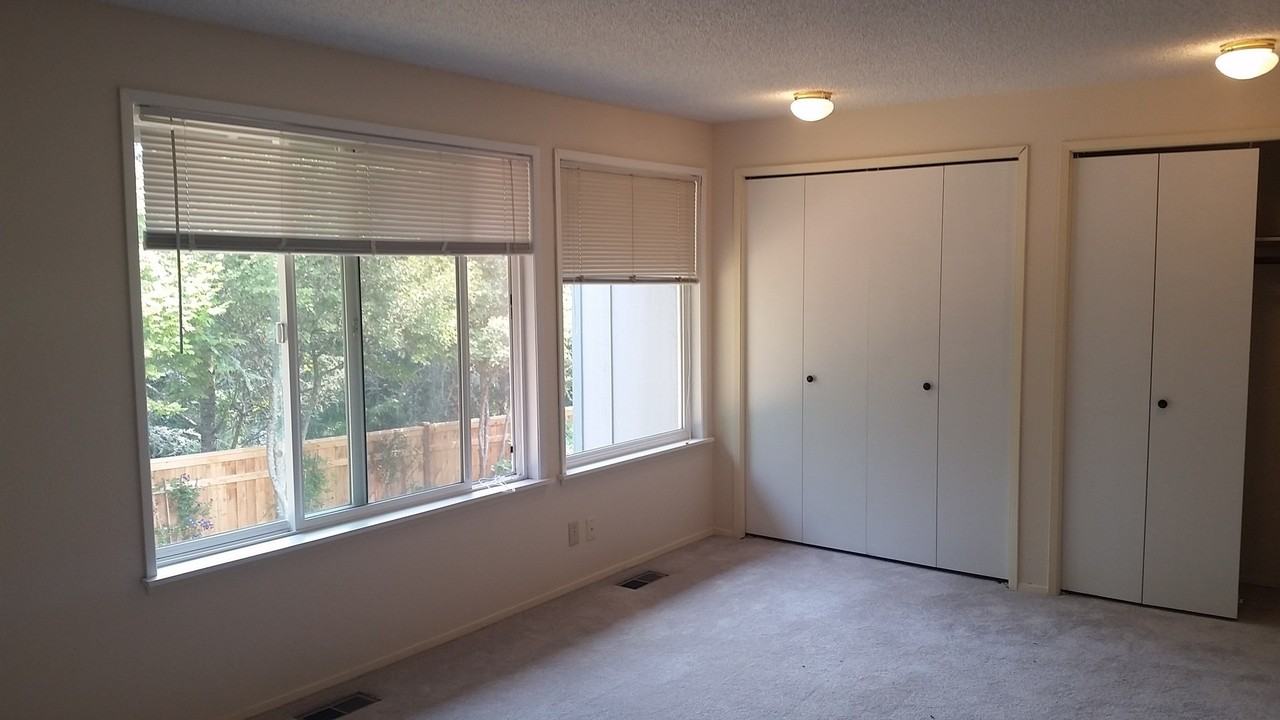 928 Blue Heron Ave Ne - Photo 5 of 22