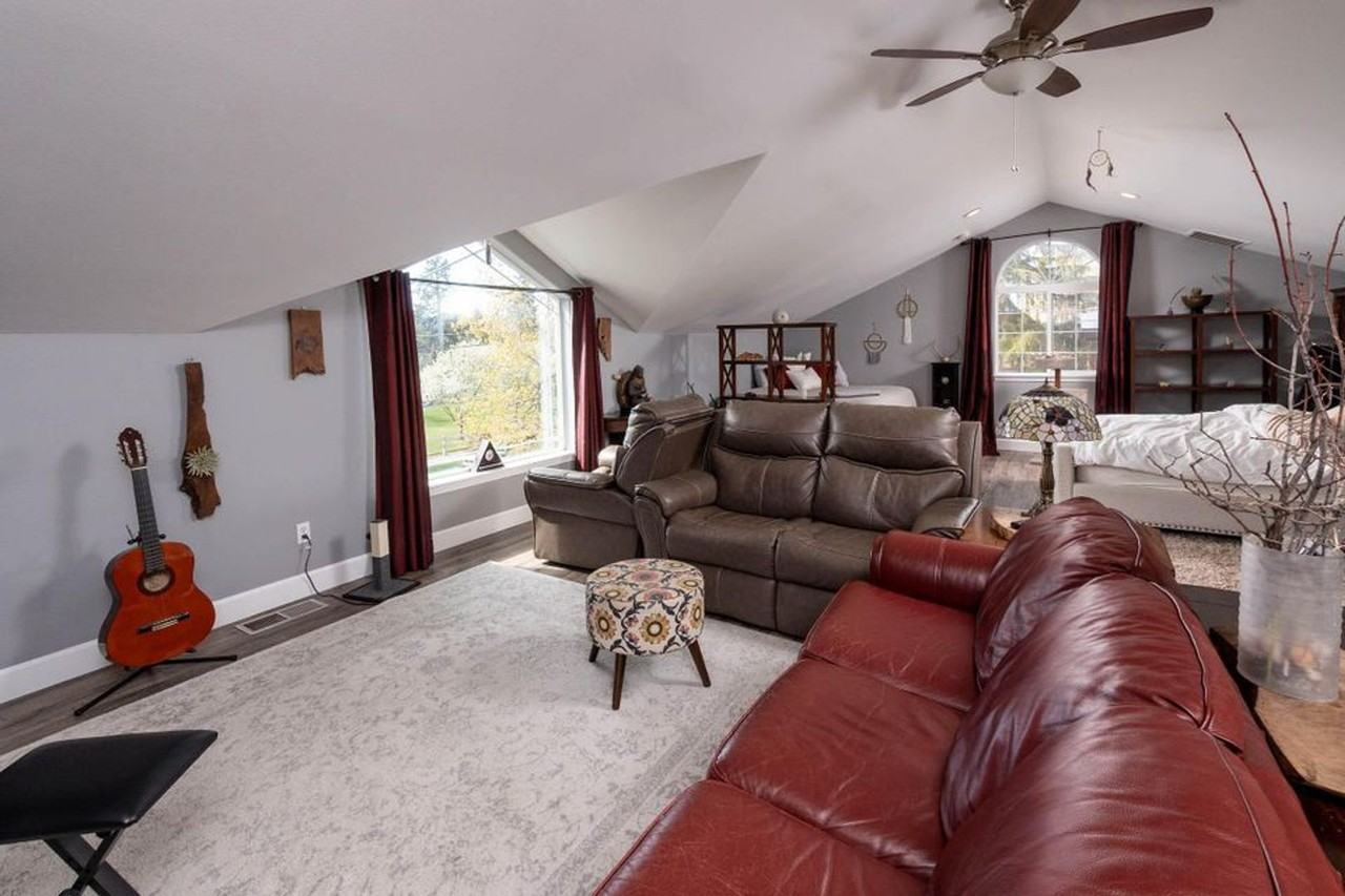 611 Ne Innes Ln #B - Photo 7 of 14
