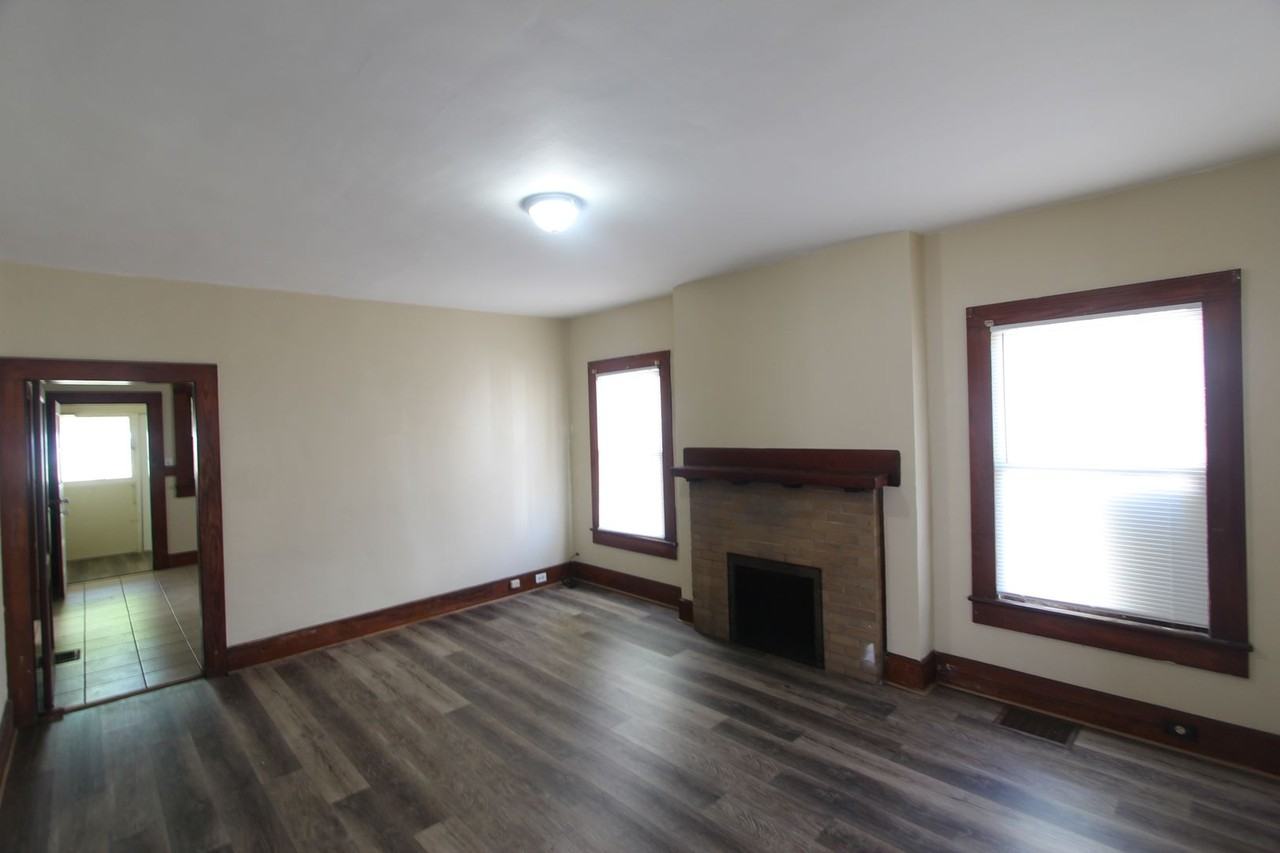 4724 Court R - Photo 2 of 10