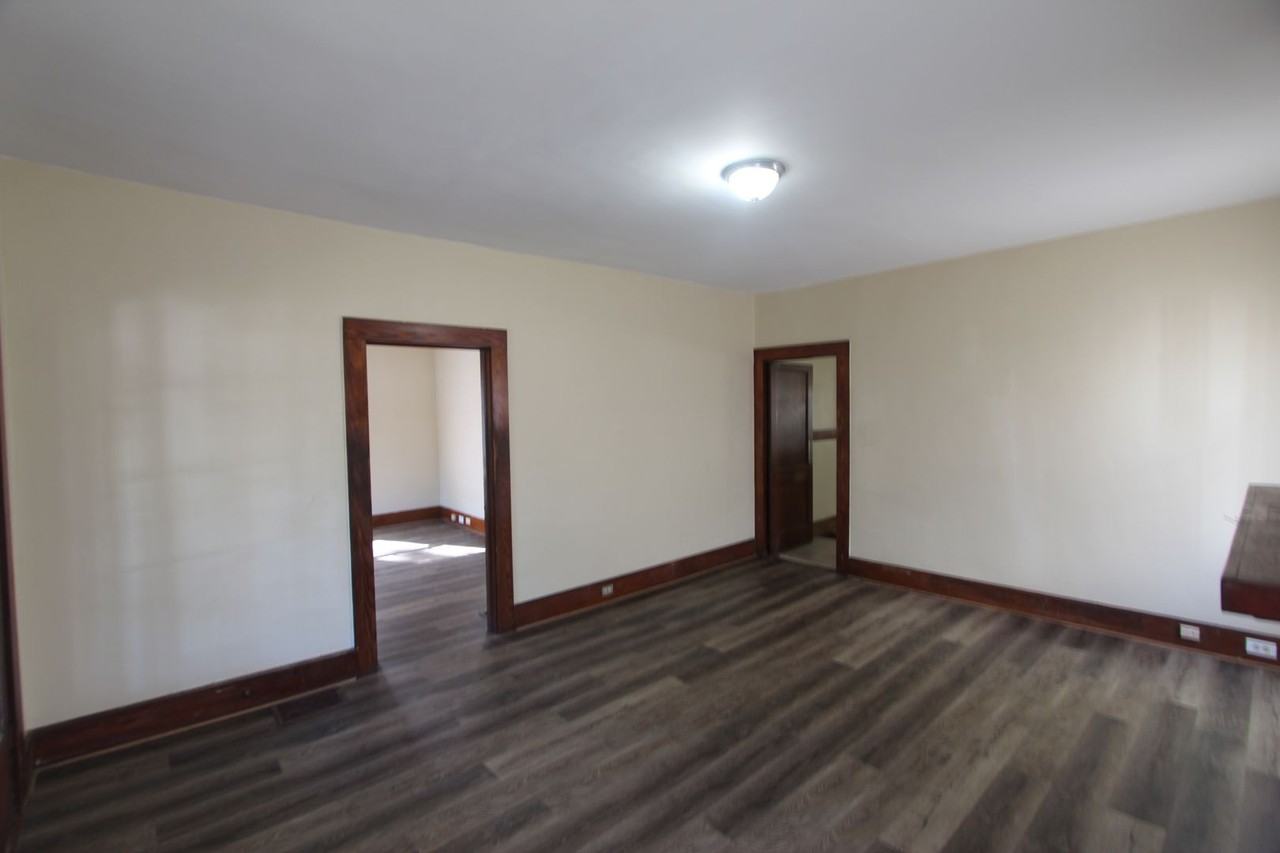 4724 Court R - Photo 3 of 10