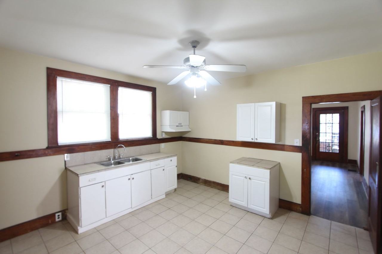 4724 Court R - Photo 4 of 10
