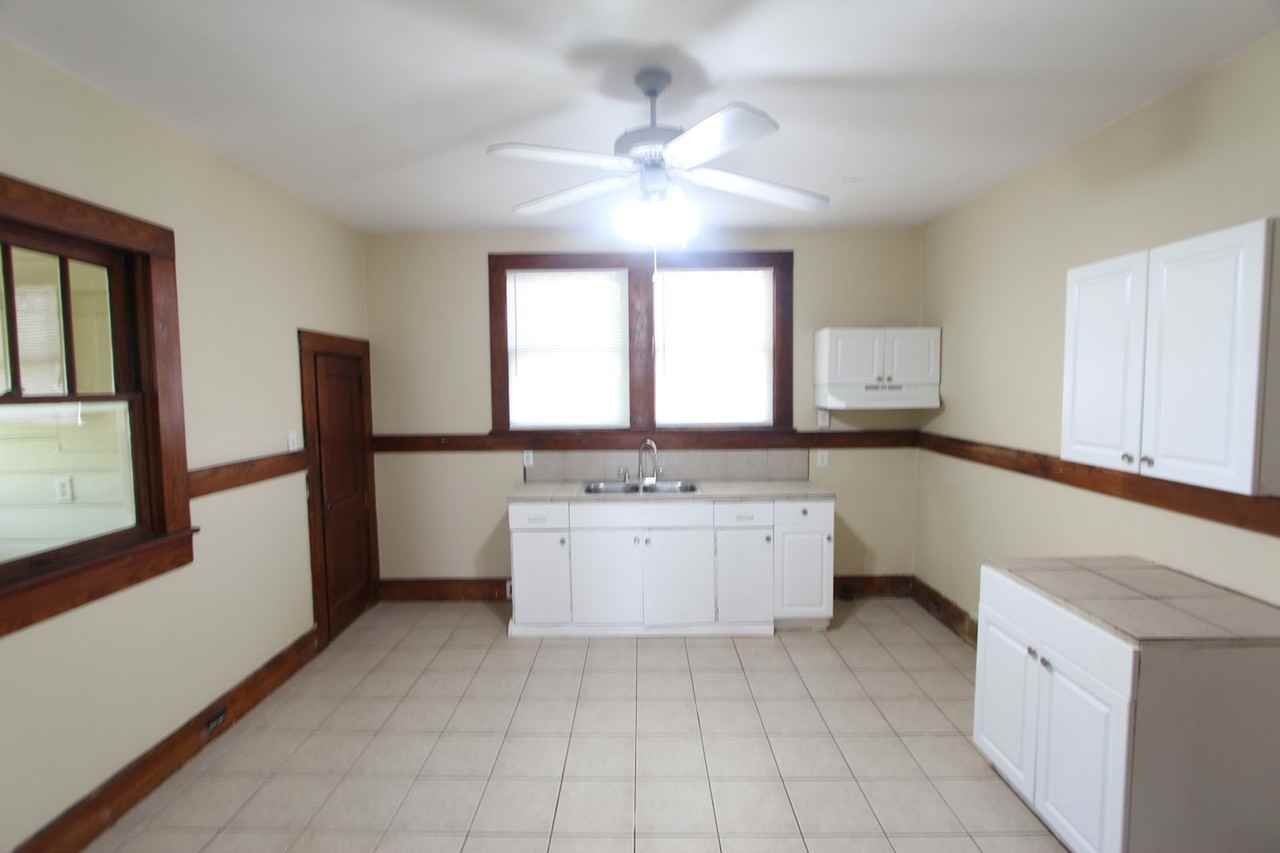 4724 Court R - Photo 5 of 10