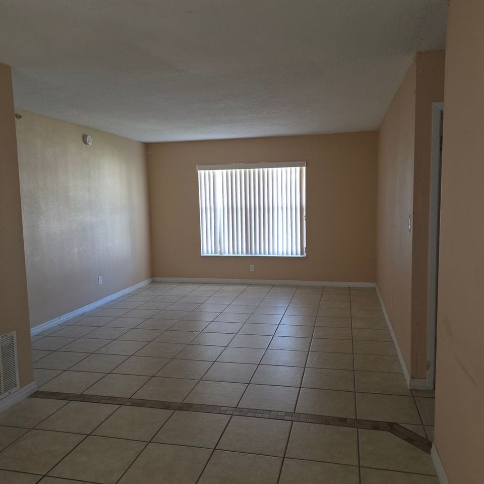 1707 Michigan Ave - Photo 3 of 11