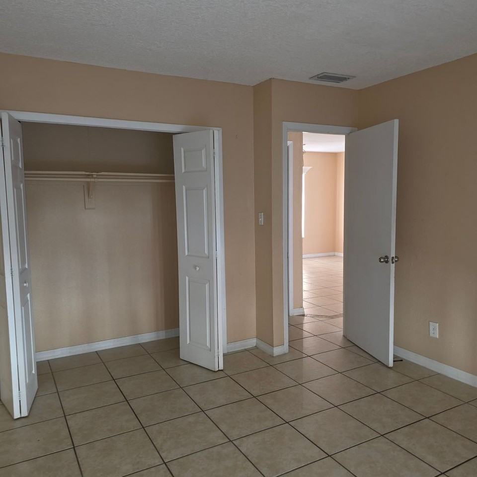 1707 Michigan Ave - Photo 4 of 11
