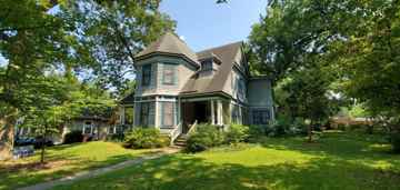 featured image of 612 5th Ave