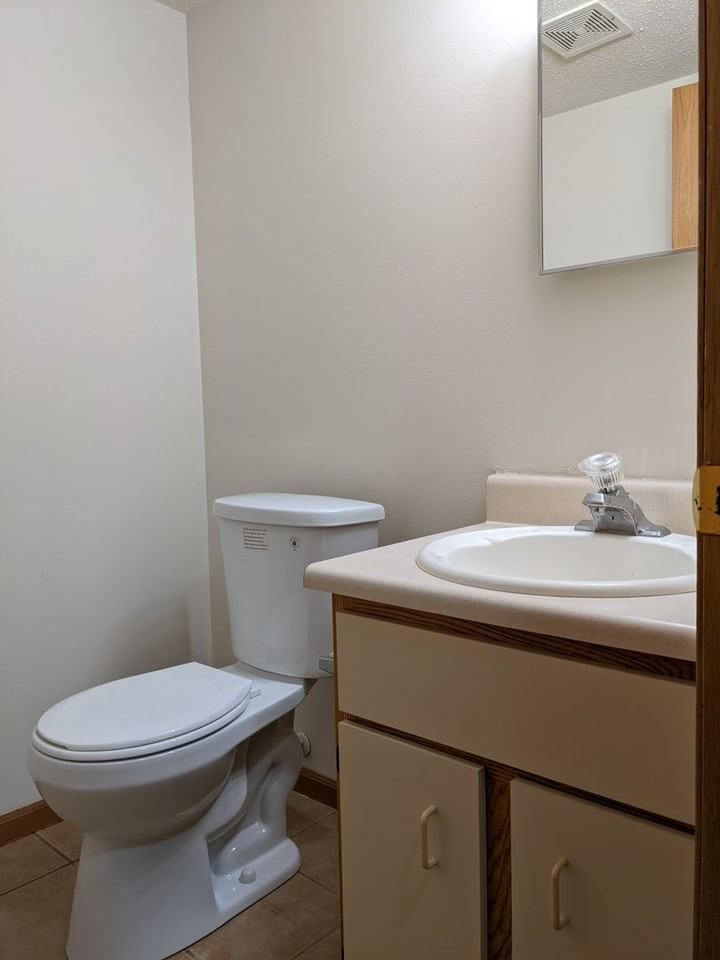 222 Baker St - Photo 4 of 9