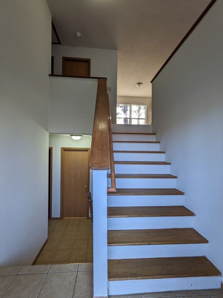 222 Baker St - Photo 5 of 9