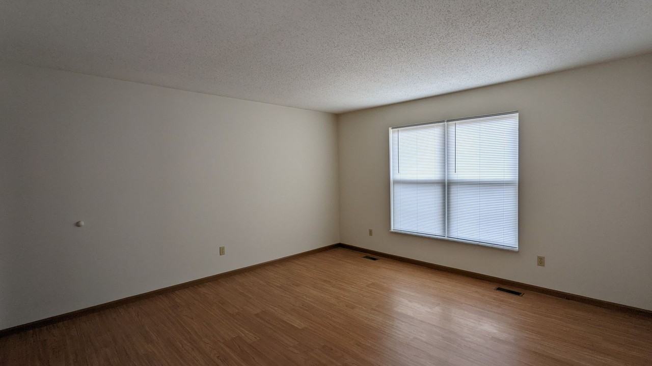 222 Baker St - Photo 7 of 9