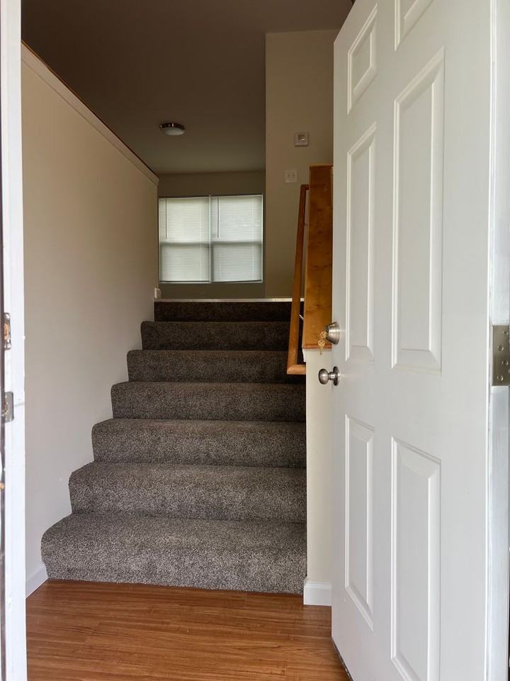 203 Baker St - Photo 4 of 26