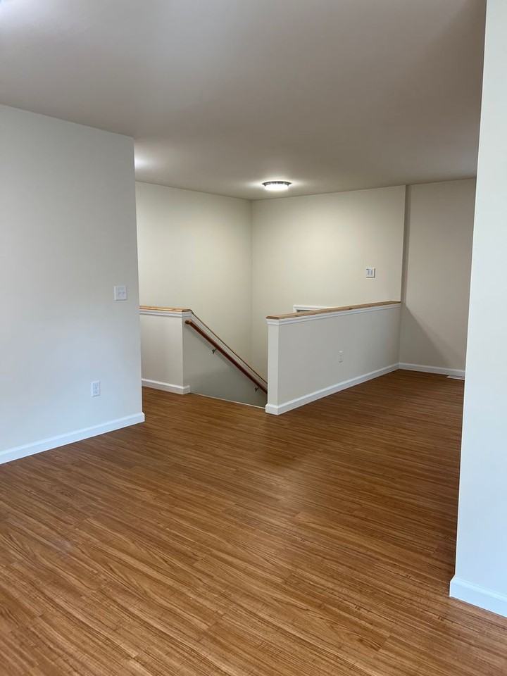 203 Baker St - Photo 5 of 26