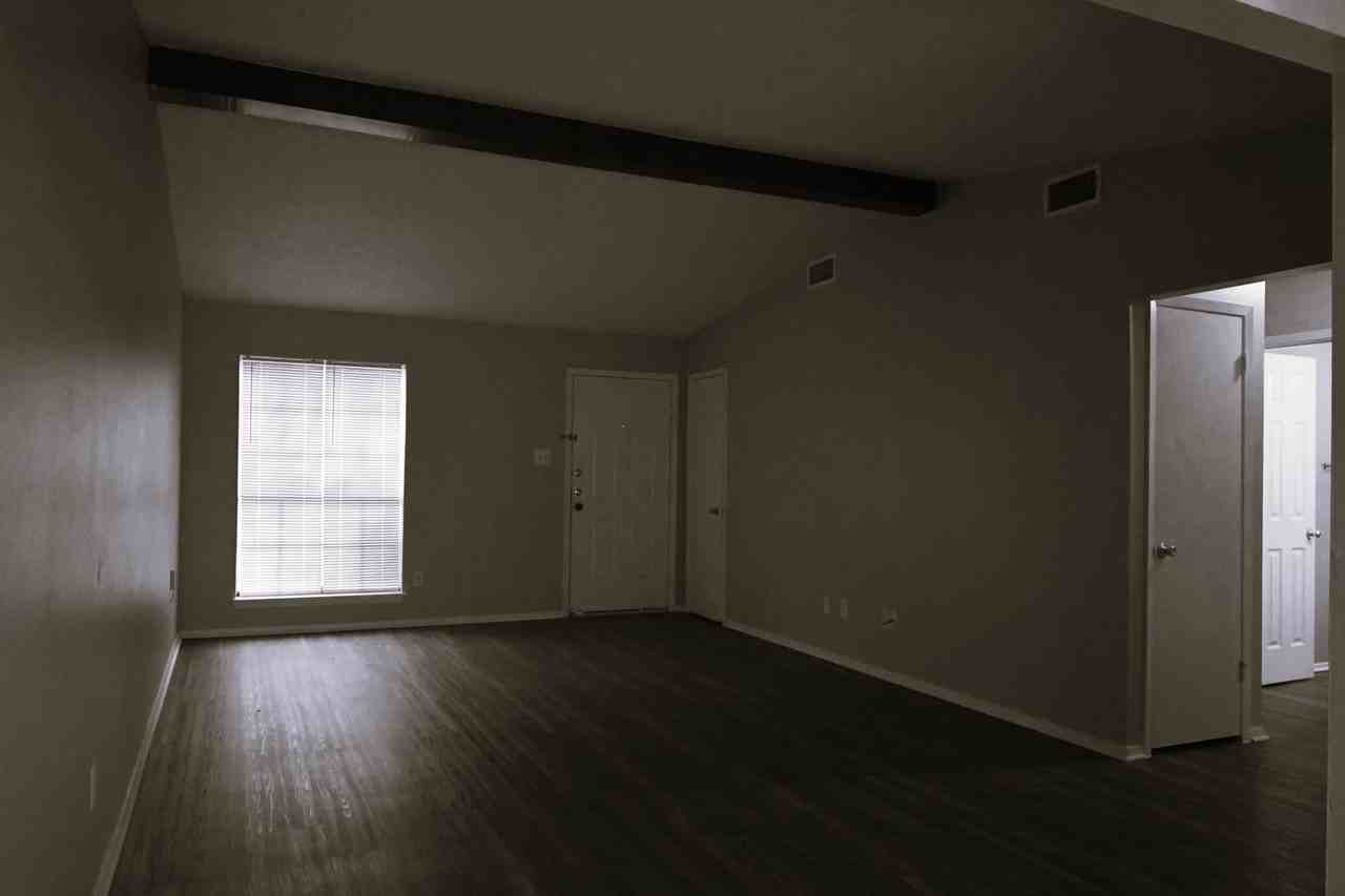 7114 Gatewood Dr - Photo 5 of 19