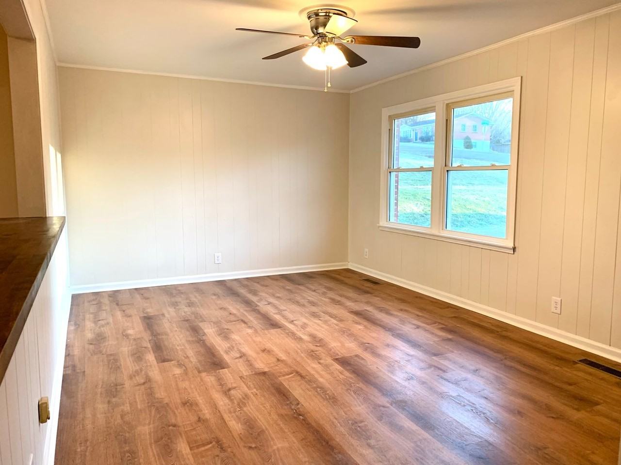 321 Clearview Dr - Photo 3 of 20