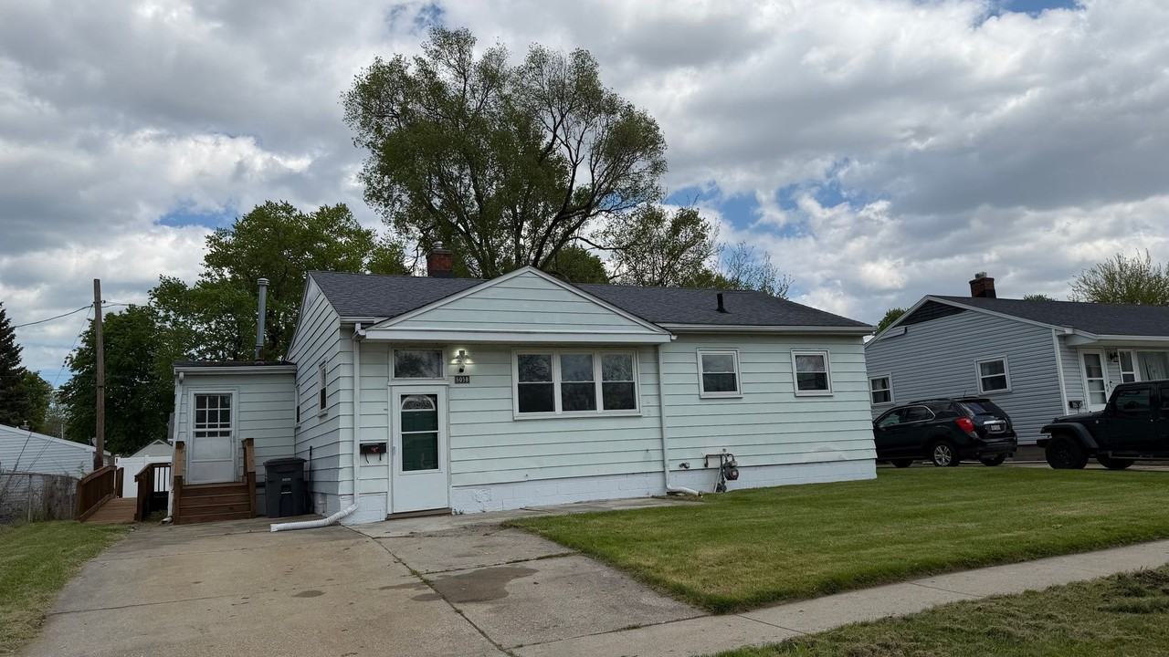 6058 322nd St - Photo 2 of 16