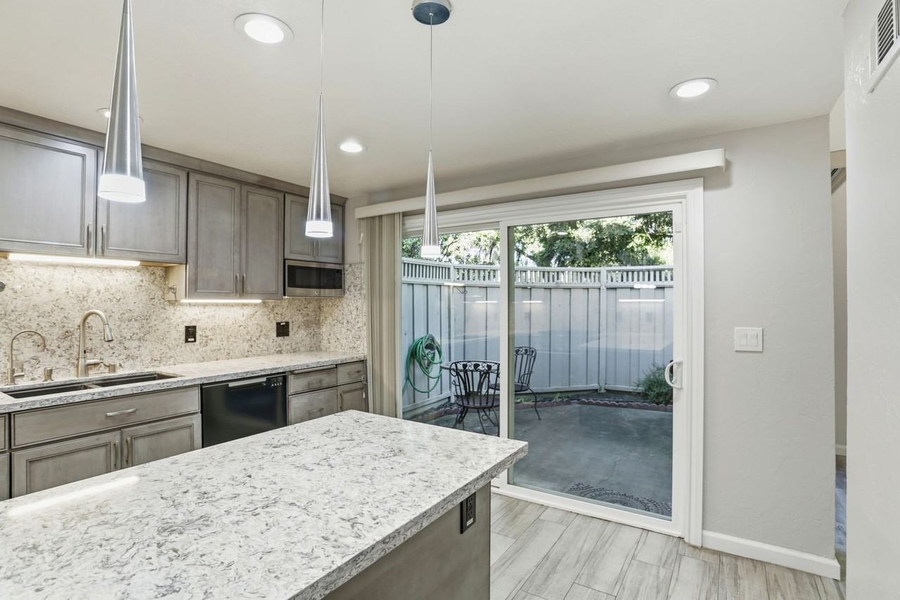 1686 Las Piedras Ct - Photo 3 of 19
