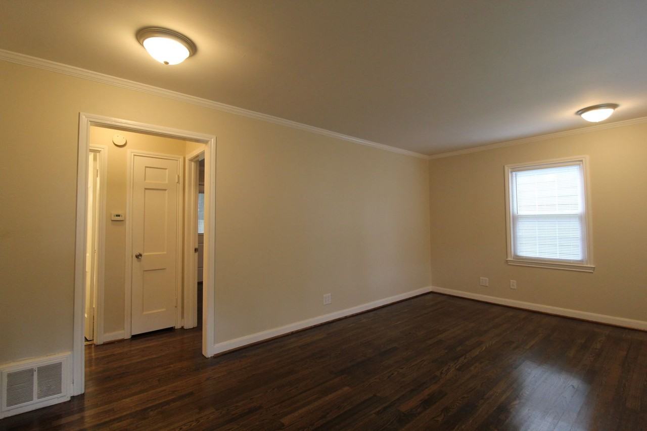 5016 W 57th Ter - Photo 3 of 12