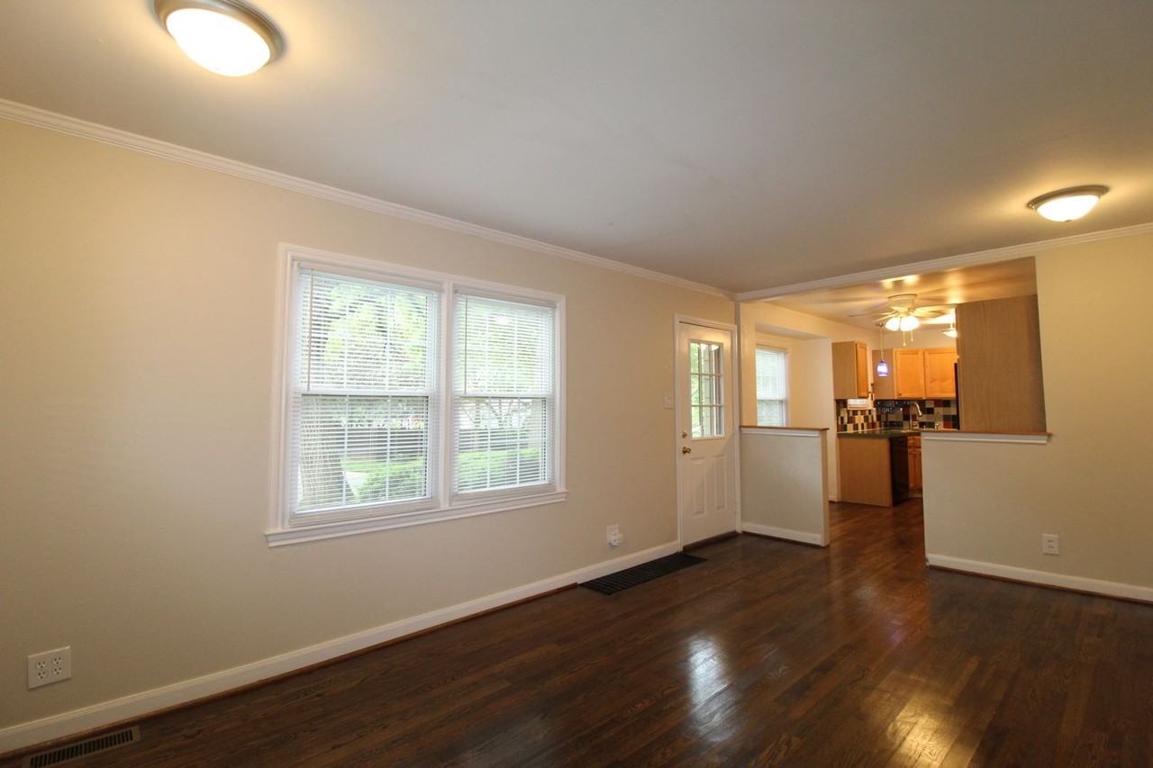 5016 W 57th Ter - Photo 4 of 12