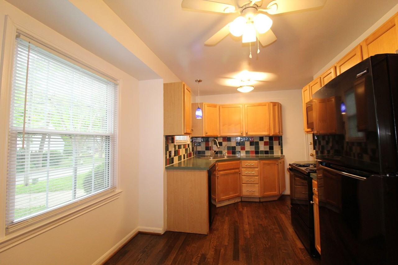 5016 W 57th Ter - Photo 5 of 12