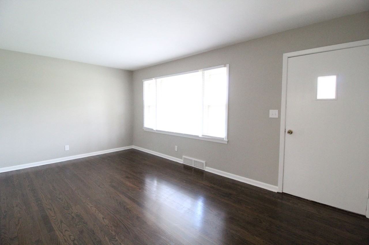 7434 Maple Ln - Photo 3 of 19