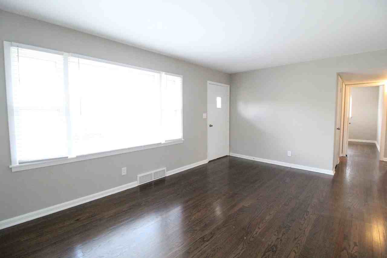 7434 Maple Ln - Photo 4 of 19
