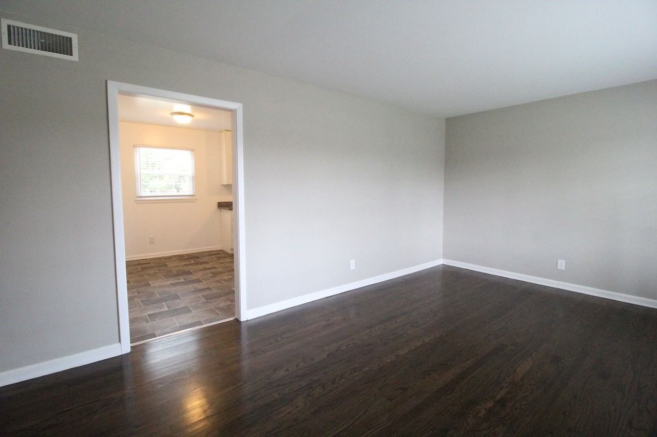 7434 Maple Ln - Photo 5 of 19