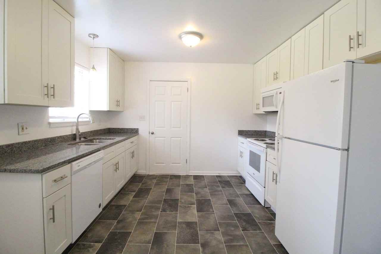 7434 Maple Ln - Photo 6 of 19