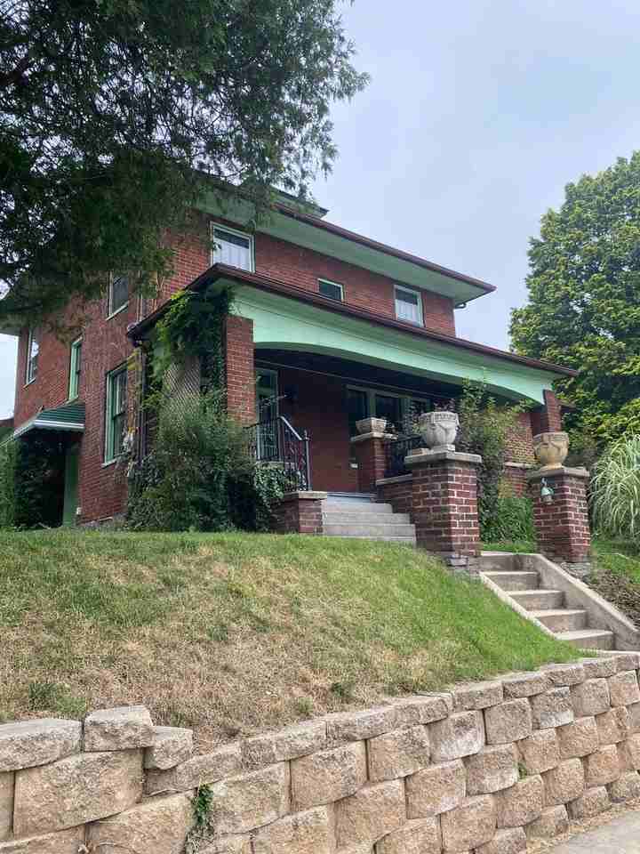 470 Maple St - Photo 2 of 29