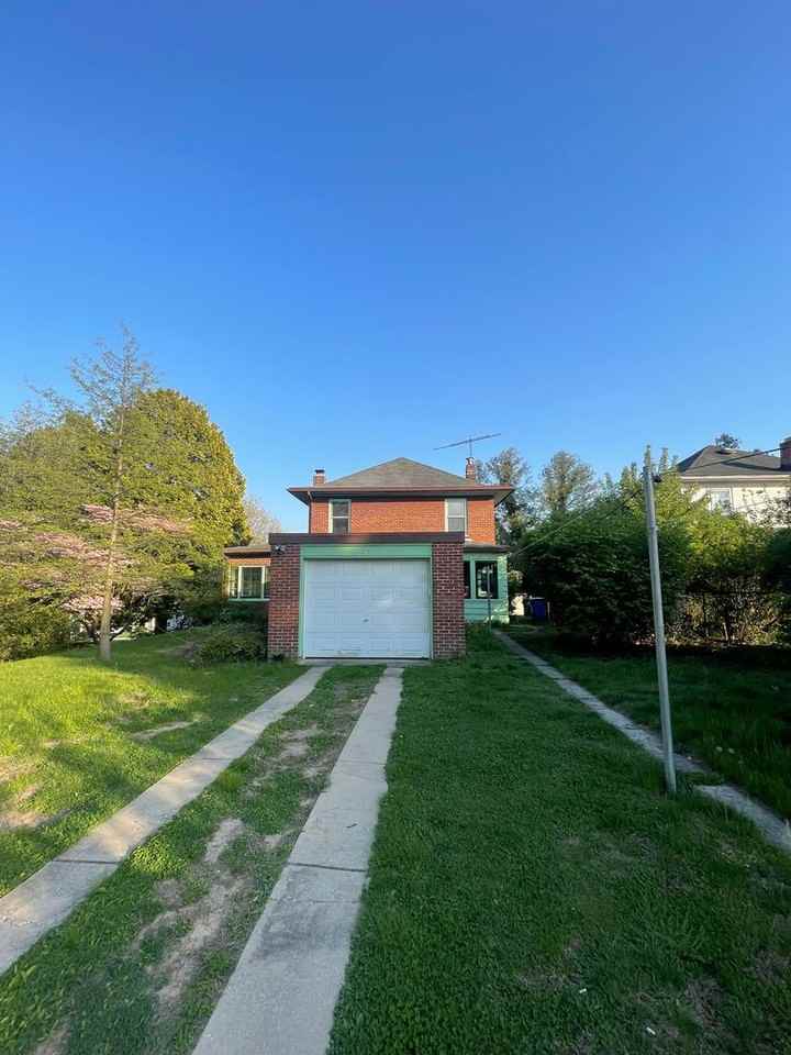 470 Maple St - Photo 5 of 29