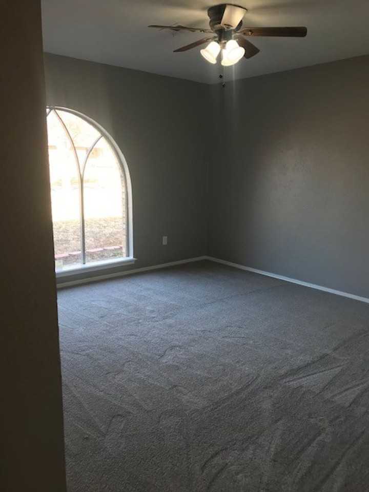 11404 N Ann Arbor Ave - Photo 5 of 22