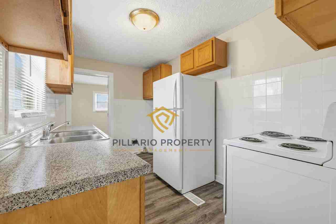 3383 Station St - Photo 2 of 22