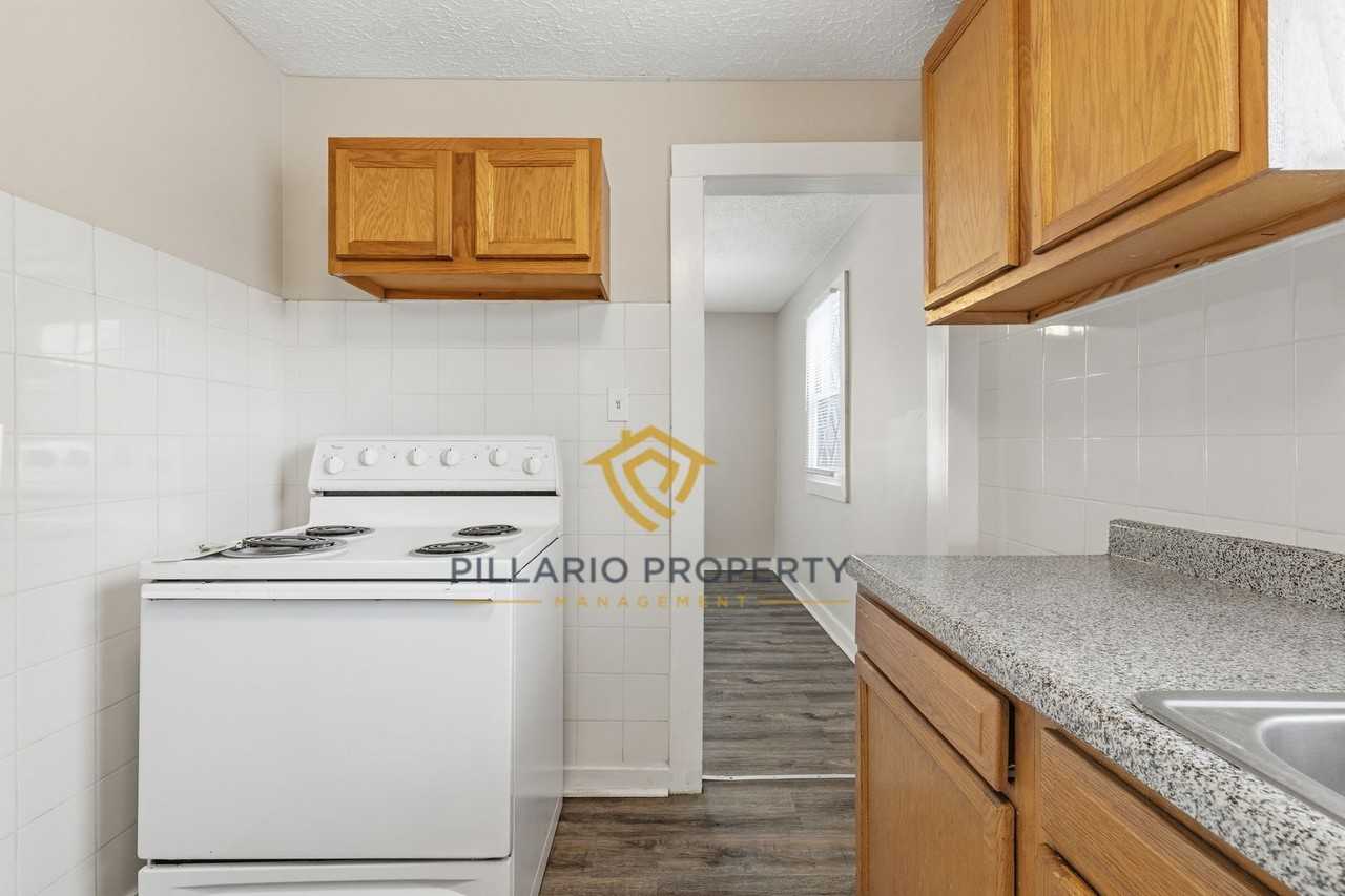 3383 Station St - Photo 3 of 22