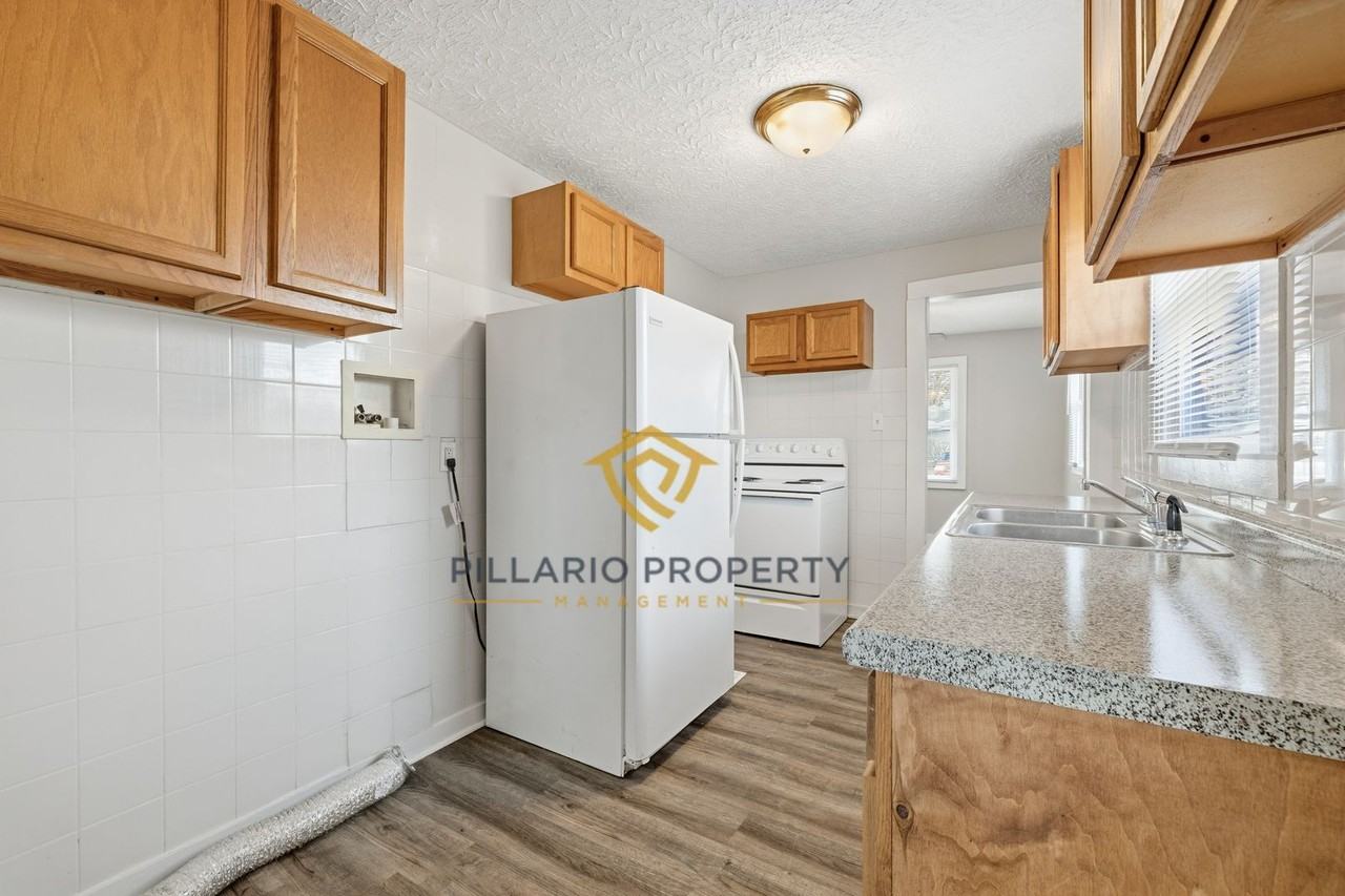 3383 Station St - Photo 5 of 22
