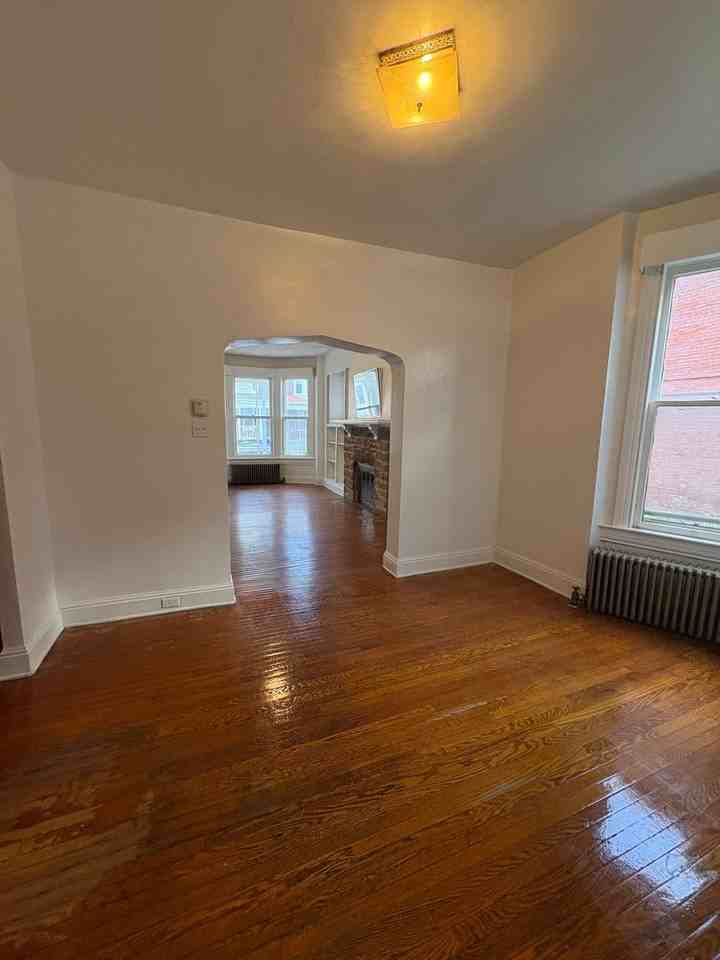 729 W Princess St #1 - Photo 4 of 17