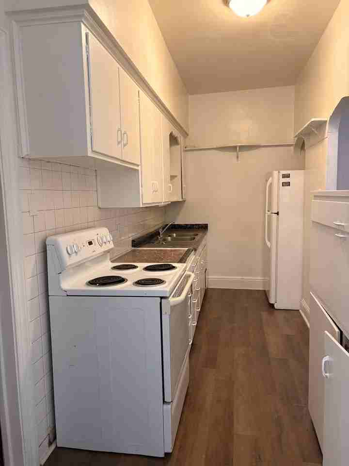 729 W Princess St #1 - Photo 6 of 17
