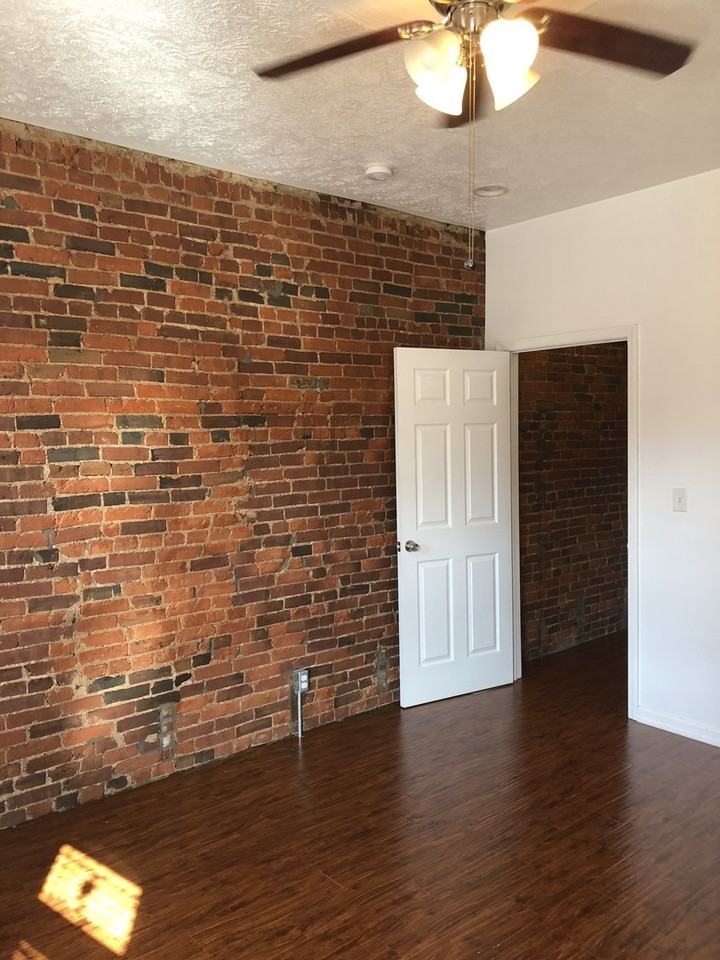 241 42nd St - Photo 4 of 41