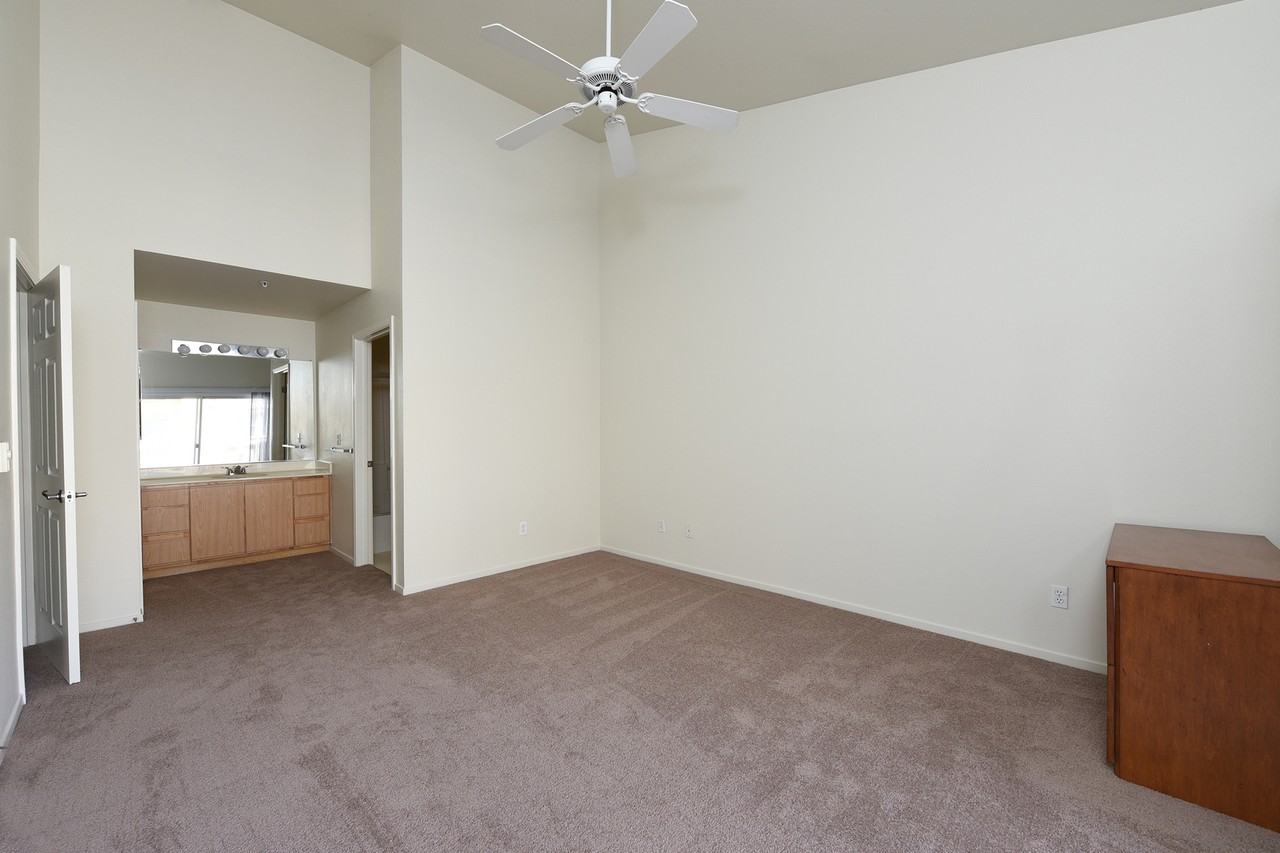 952 S 11th St - Photo 5 of 27
