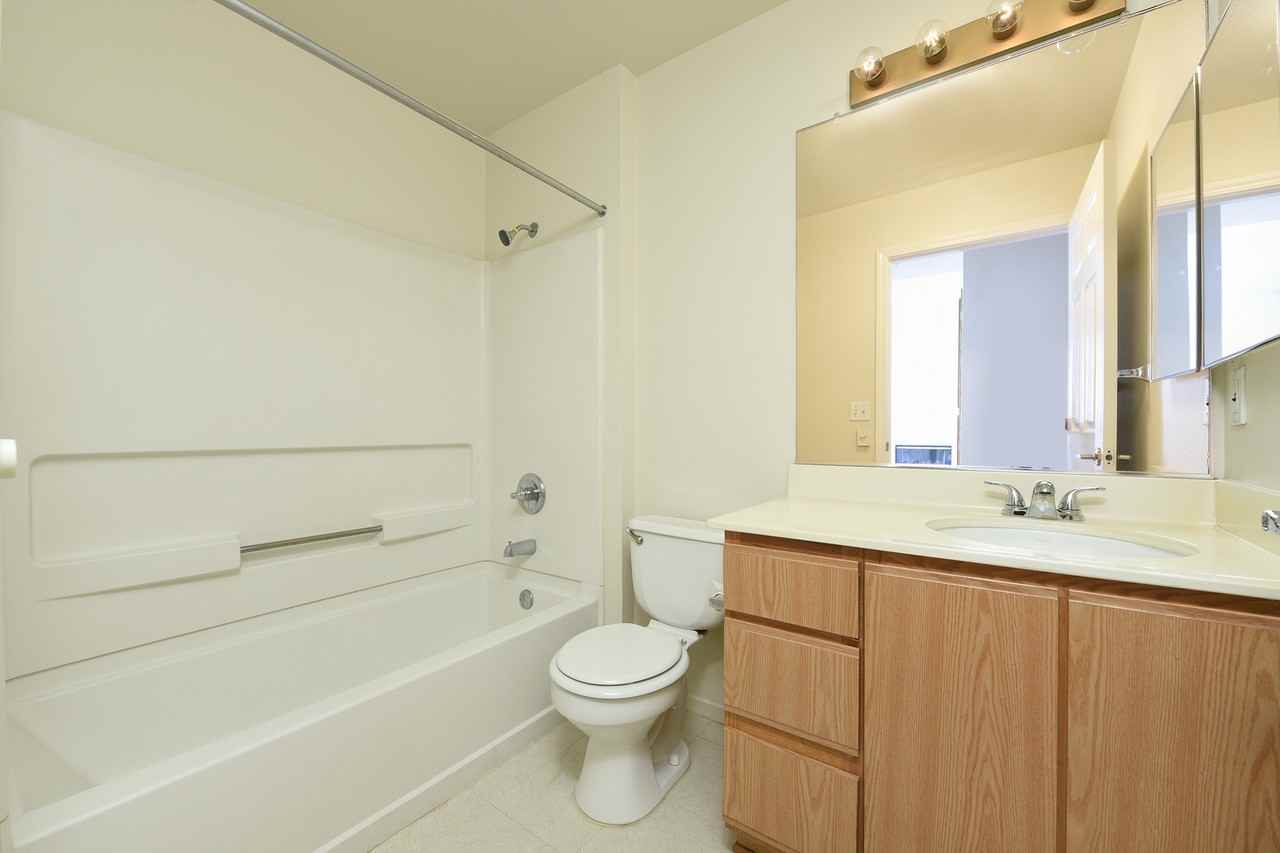 952 S 11th St - Photo 7 of 27